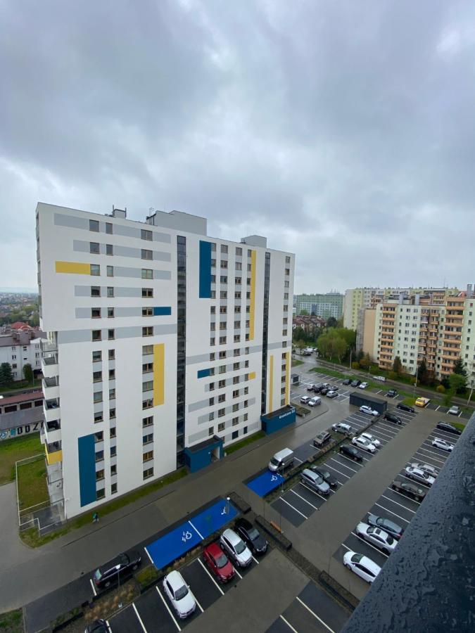 Apartamenty Magia Z Bezplatnym Parkingiem I Klimatyzacja Rzeszow Bagian luar foto